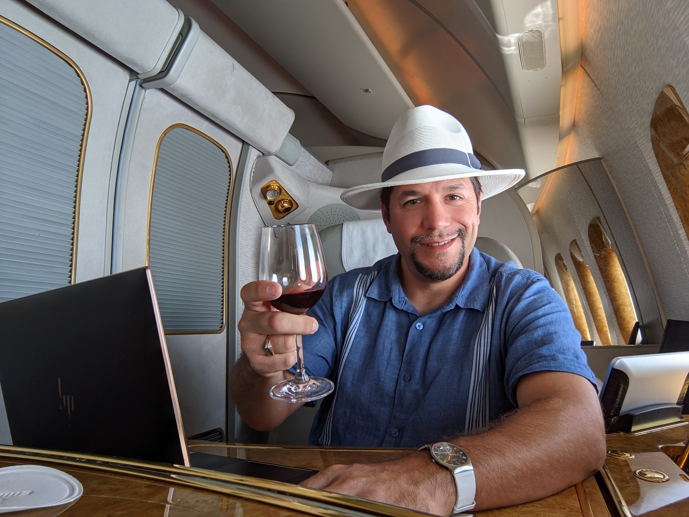 Pesan Kelas Satu Emirates dengan Qantas atau Air Canada Miles