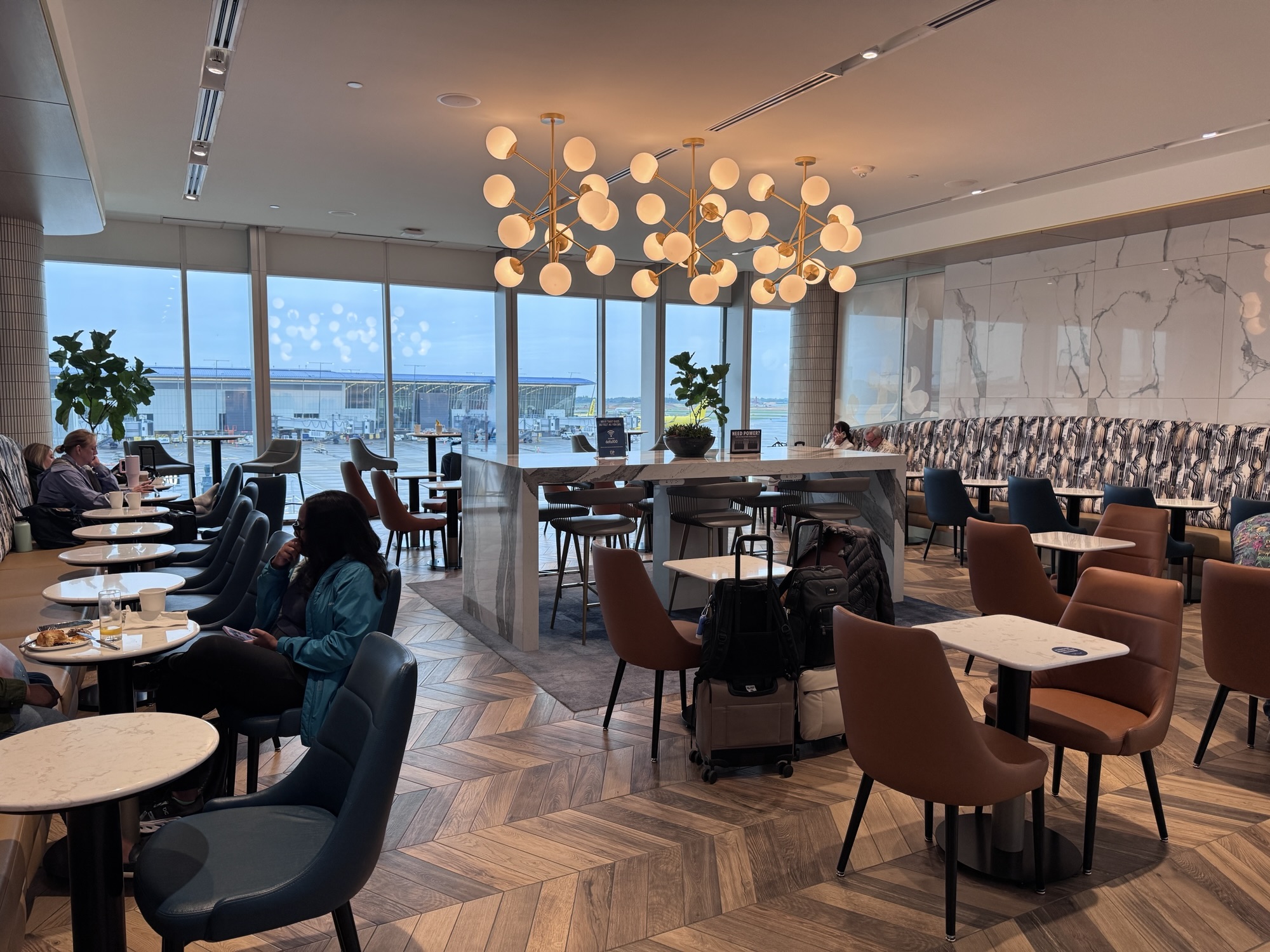 Delta Skyclub di Bandara Internasional Charlotte Douglas (CLT) sangat cantik